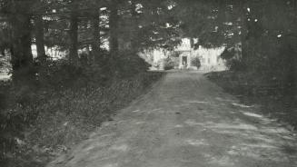 Historic photo from 1910 - Looking up the driveway to William Gordon Ellis house - Yonge St., w. side, between Bedford Park & Woburn Ave. in Bedford Park