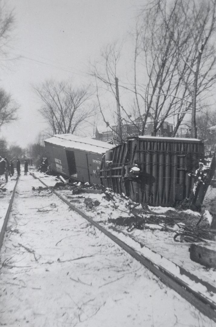 C.N.R., wreck, near Chaplin Crescent & Russell Hill Road