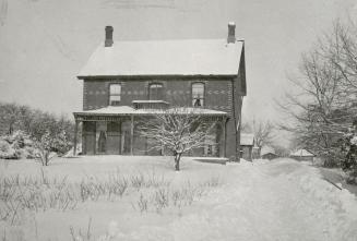 Playter, Richard, house, Playter Crescent, north side, at head of southern section of Playter Boulevard, looking n