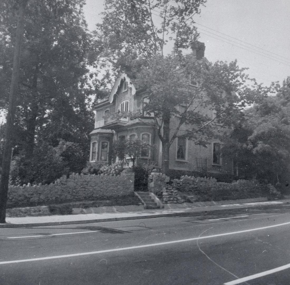 House, Woodbine Avenue, southwest corner Duvernet Avenue