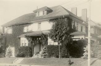 House, Glenview Avenue, no. 81, southwest corner Ansley Street, Toronto, Ontario. Image shows a ...