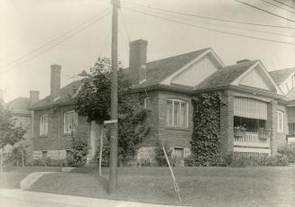 House, 38 Jedburgh Road, northwest corner of Glengarry Avenue. Image shows a big bungalow with  ...