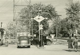 Dundas Street West, looking east from east of Royal York Road