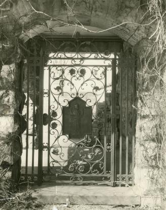 Historic photo from 1934 - Looking west through a side gate at Benvenuto in South Hill