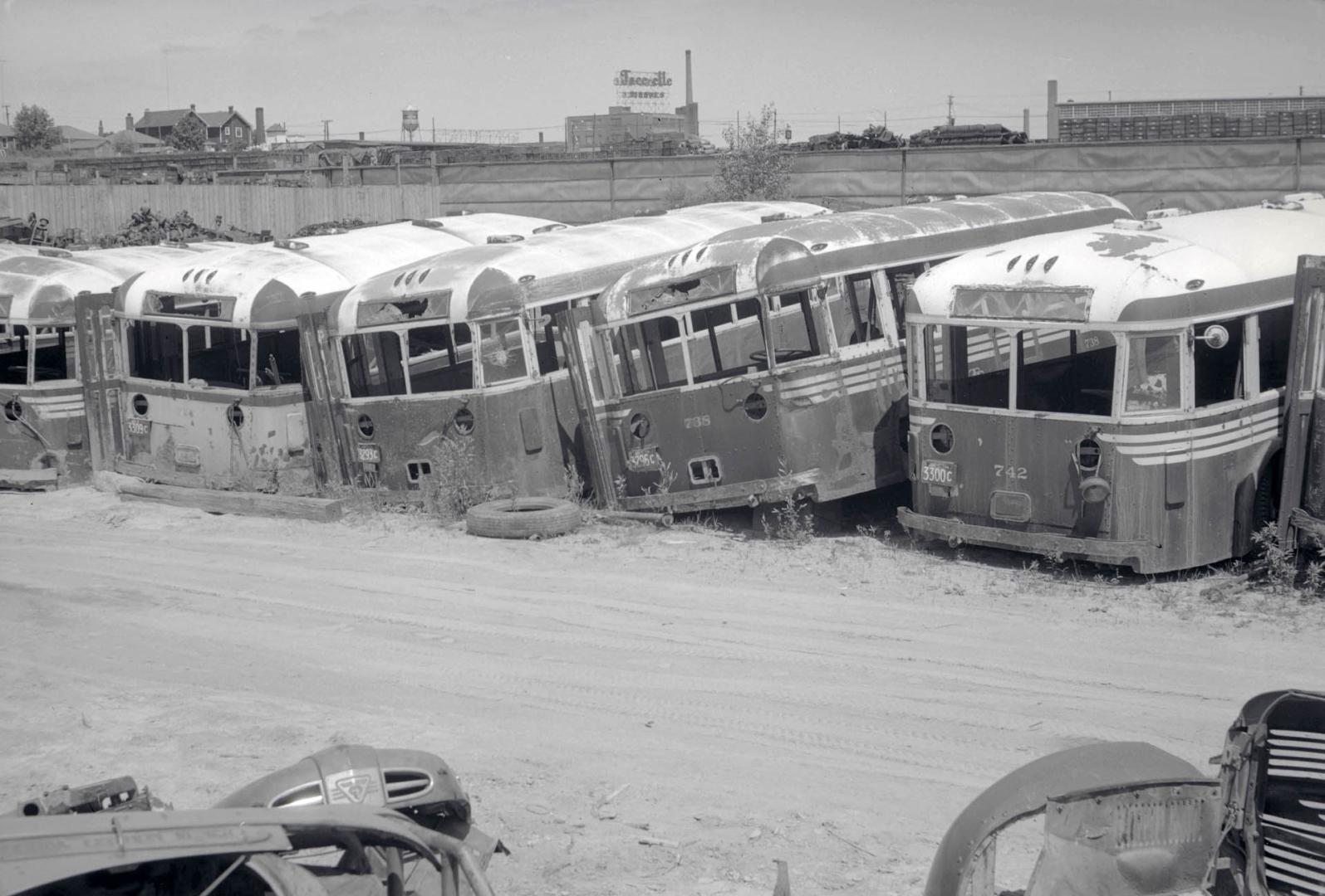 Gray Coach Lines, bus #750 (1st whole bus on left) & T