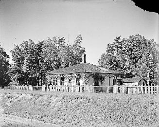 Historic photo from Saturday, June 26, 1909 - Cottage by Spadina House - Spadina Road, near Ardwold Gate in Casa Loma