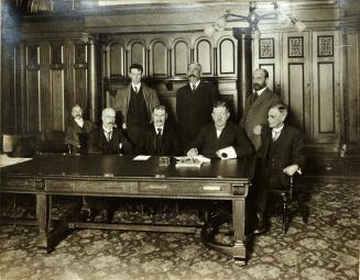 Hydro-Electric Power Commission of Ontario, signing of contract with City of Toronto, by the city
