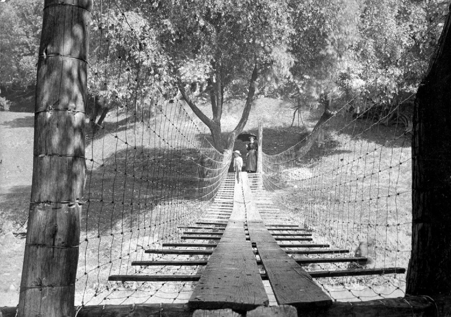 Swing bridge between Robert and James Hogg farms