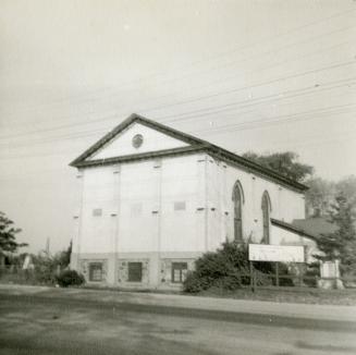 Willowdale United Church (Cummer Church) from Yonge