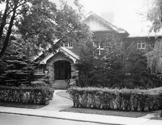 House, Cortleigh Boulevard, north side, between Rosewell Avenue and Avenue Road, Toronto, Ontar ...