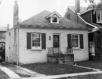 House, 27 Briar Hill Avenue, south side, between Yonge Street and Duplex Avenue, Toronto, Ontar ...