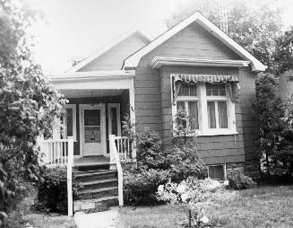 House, St. Clements Avenue, south side, between Duplex Avenue and Rosewell Avenue, Toronto, Ont ...