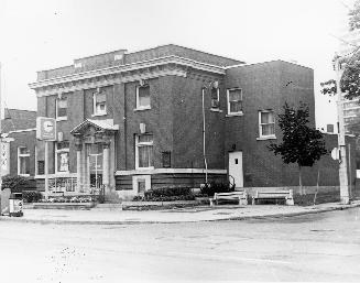 Bank of Montreal, Yonge Street, southwest corner of Roselawn Avenue, Toronto, Ontario. Image sh ...