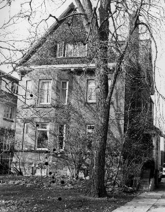 House, 40 Glencairn Avenue, north side, east of Duplex Avenue, Toronto, Ontario. Image shows a  ...