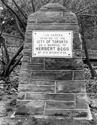 Historic photo from Sunday, November 1, 1981 - Memorial plaque in Begg Parkette (Lytton Park, se corner of Lytton & Alexandra) in Lytton Park