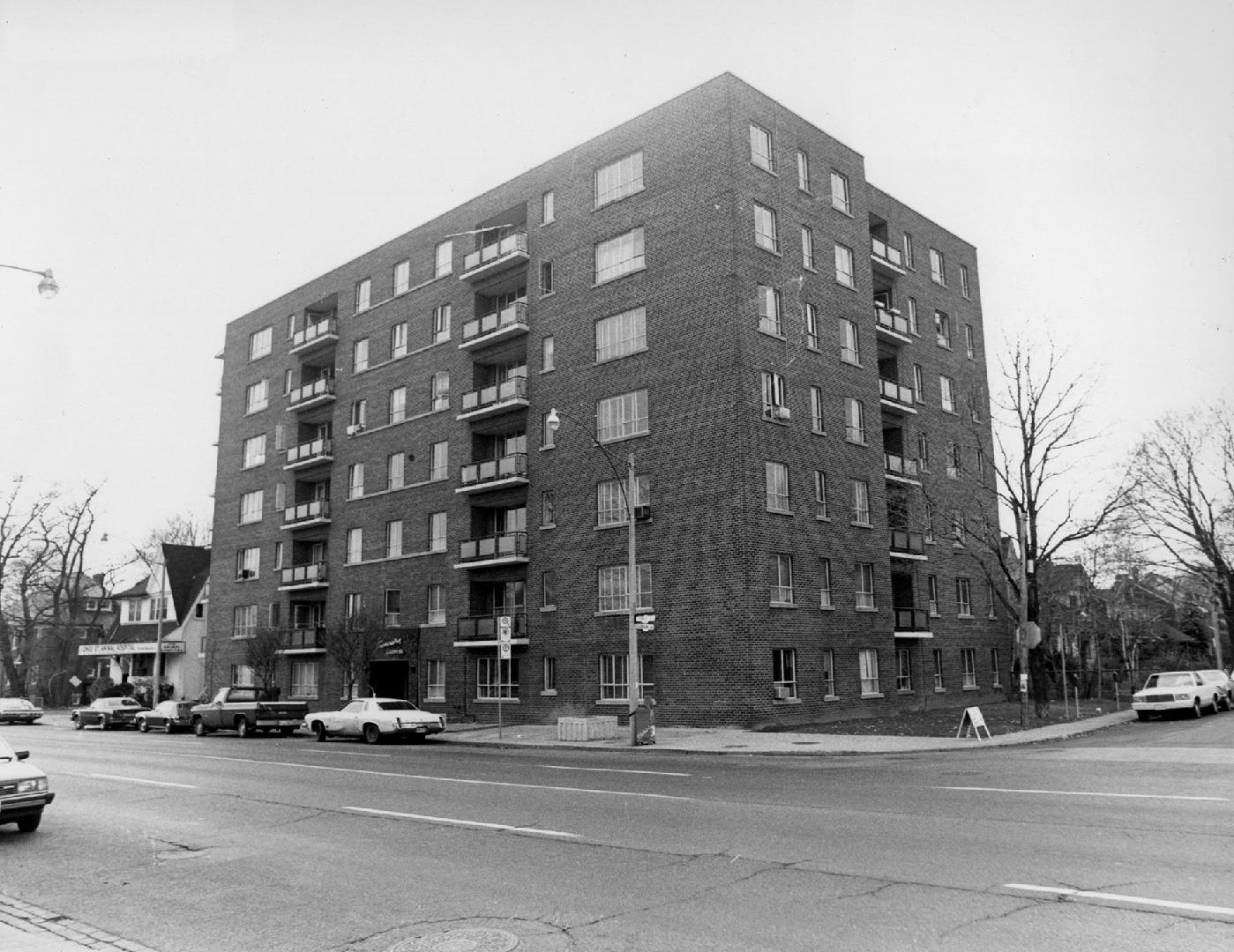 Glencairn Gardens Apartments, 2730 Yonge Street, northwest corner of Glencairn Avenue, Toronto, ...