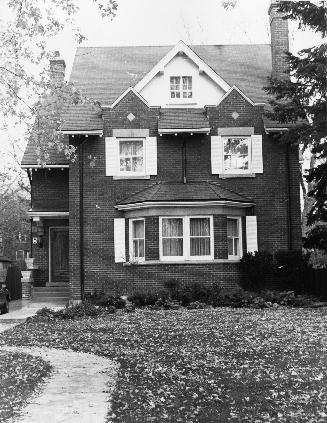 House, 5 Weybourne Crescent, east side, north of St. Leonards Avenue, Toronto, Ontario. Image s ...