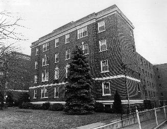 Apartment house, Yonge Street, east side, between Blythwood Road and Strathgowan Avenue, Toront…