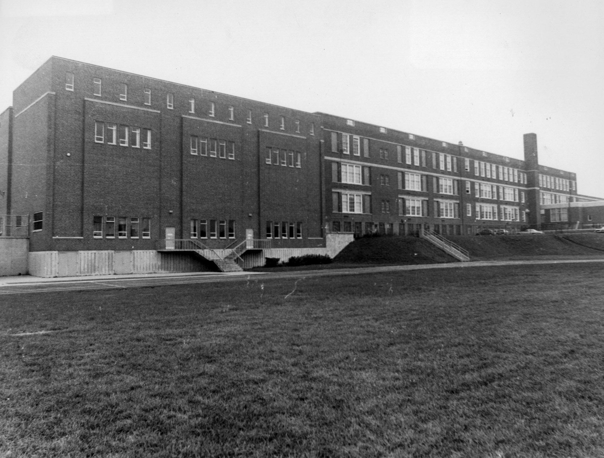 Lawrence Park Collegiate, Chatsworth Avenue, Southwest Corner Of 