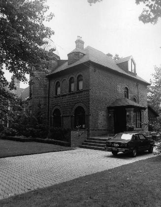 House, Glengrove Avenue West, south side, between Yonge Street and Duplex Avenue, Toronto, Onta…