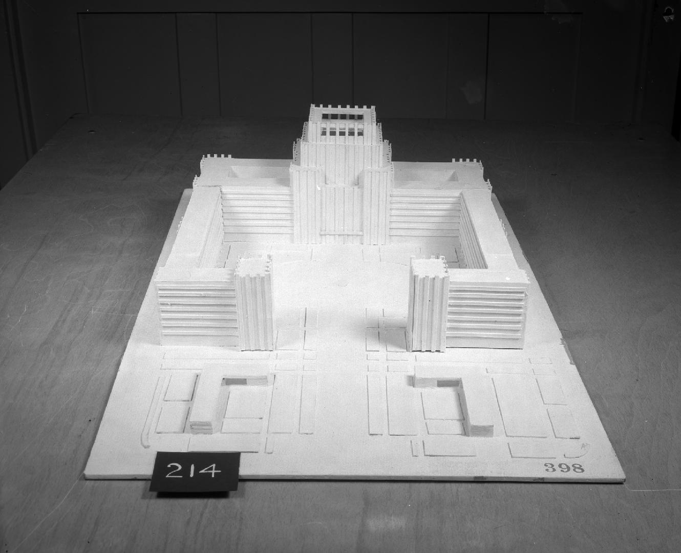 L. Kurpatow entry, City Hall and Square Competition, Toronto, 1958, architectural model