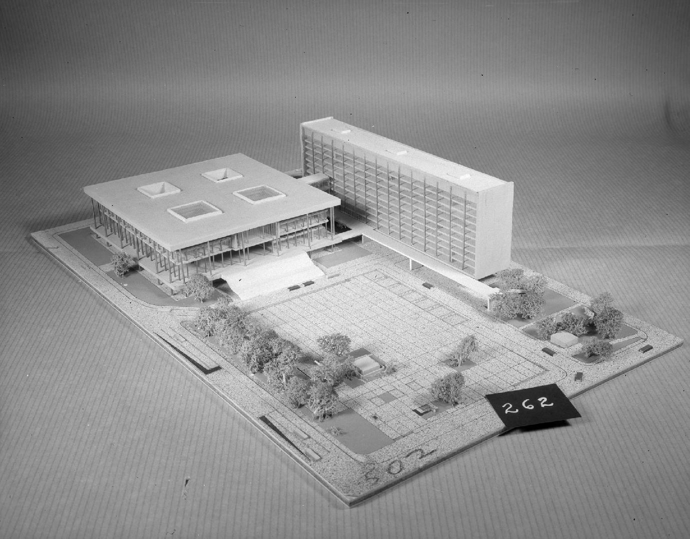André Blouin entry, City Hall and Square Competition, Toronto, 1958, architectural model