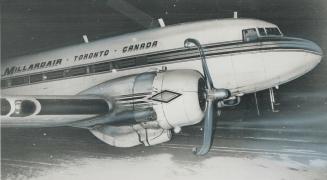 Bent propellers and the outer casings of the landing gear were the only damage to this plane that made a wheels-up landing at Toronto International Ai(...)