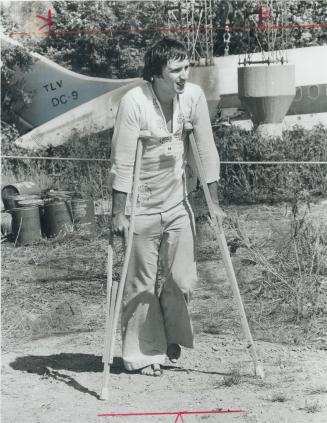 Air Canada flight attendant Richard Begin returns on crutches to the scene of the DC-9 crash at Toronto International Airport to alleviate some of my (...)
