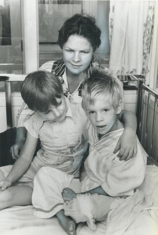 It s a Hug for 6-year-old Peter Baker from his pal, Billy Hill, 7, at the Hospital for Sick Children today as Peter s mother, Dorothyjean, looks on. P(...)