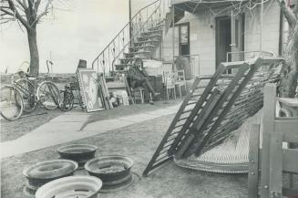 Sitting amid his possessions waiting for a vehicle to come and move them out of his home in the Quebec dormitory village of St. Jean Vianney, Dollard (...)