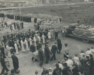 Last of the eight caskets is being carried to the waiting trucks which took the victims of the mine fire to their last resting place following the ser(...)