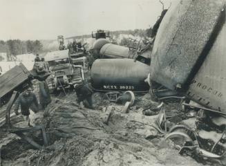 13 cars filled with acid were derailed 46 miles southeast of Sudbury yesterday and an undetermined amount has spilled into the Pickerel River. At leas(...)