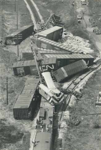 Pick-up sticks. Nine freight cars carrying lumber, auto parts and potatoes jumped the track under the Leaside bridge, tearing up 150 feet of track and(...)