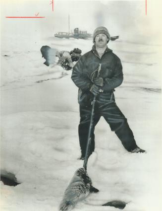 The kill. Roger Le Tomplier, one of 200 sealers hunting off Labrador, poses with the carcass of a 1-week-old pup. Christie Blatchford writes from the (...)