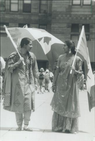 Veen Guru (L), Kiran Sharma (R)