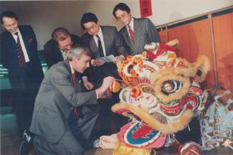 Premier 'opens' lion's eyes. Premier David Peterson paints in the eyes of a lion so it can 'see and dance' to usher in Chinese New Year - the Year of (...)