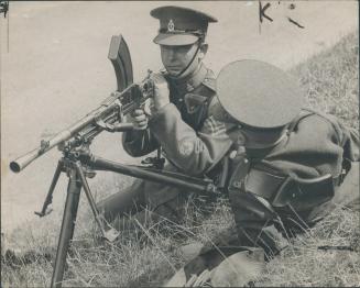 Test New Machine Gun. Soldiers give field tests to a new Czechoslovakian light machine-gun for the British war office are shown in (1) The new gun, wi(...)