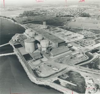 Hydro's nuclear generating plant at Pickering pours steam heat into Lake Ontario