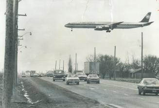 Huge jets glide low over Dixie Rd