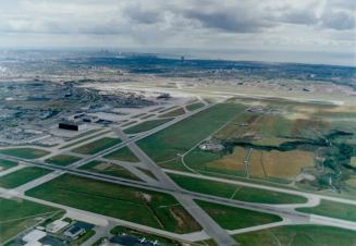 Aviation - Airports - Canada - Ontario - Toronto - Pearson International - miscellaneous - 1984