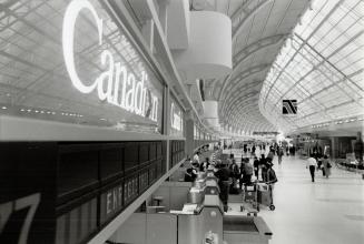 Aviation - Airports - Canada - Ontario - Toronto - Pearson International - Passengers