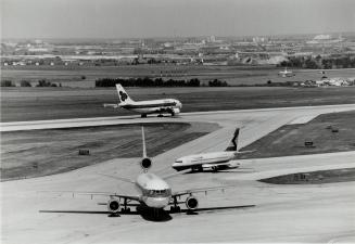Aviation - Airports - Canada - Ontario - Toronto - Pearson International - Planes - 1990