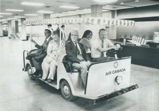 Air Canada's motorized cart service, introduced to carry people along the corridors of Terminal 2, seems to have defused most of the complaints about (...)