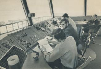 Back at work in control tower at Toronto International Airport, four air controllers start re-activating the electronic machinery that guides planes t(...)