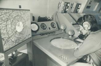 Air controller Kenneth Sheldrick operates a visual flight rules radar in the main control room of the radar control centre at Toronto International Ai(...)
