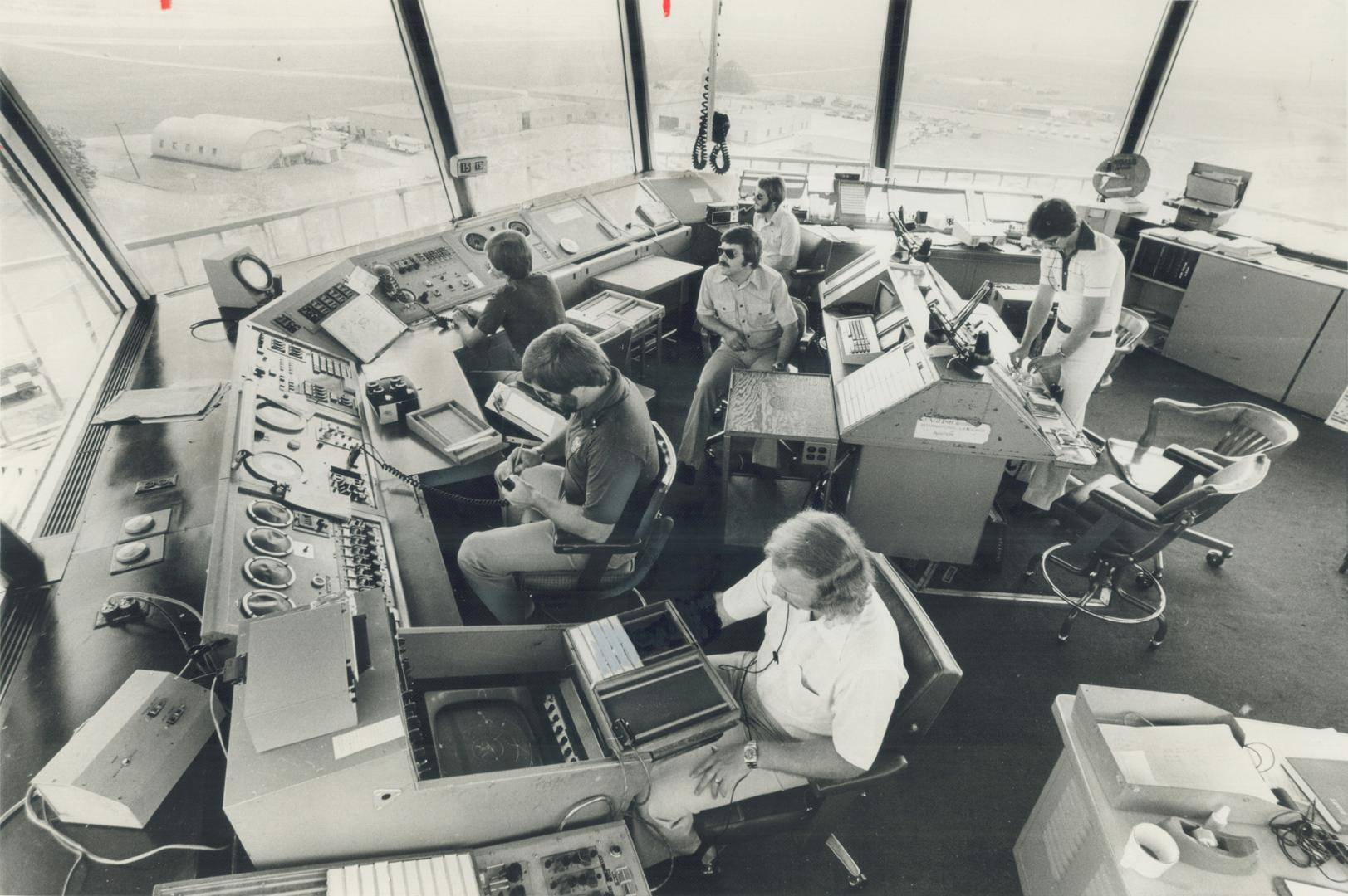 Occupational stress among air traffic controllers, seen at work in Toronto International Airport, is at its worst in their poor relations with managem(...)