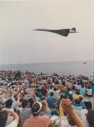 The British Airways Concorde swoops low over crowds sitting on the shore of Lake Ontario during the annual CNE Air Show yesterday. It was the only app(...)
