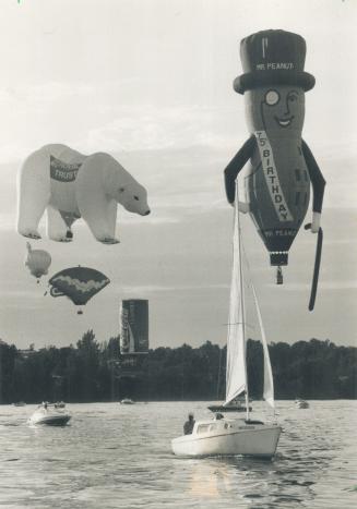 Mr. Peanut Sails over brockville. The skies over the waterfront in Brockville were filled with giant hot air specialty balloons yesterday as competito(...)