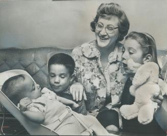 Mrs. Sigmund Kuperstein, Deborah and Stephen Admire Elana who weighed 33 oun ces at birth