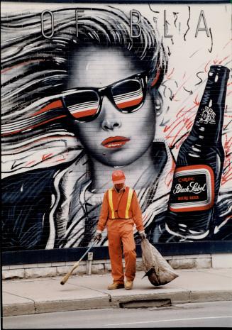 Mabel has changed. A Black Label mural dwarfs a Metro workman at the corner of Avenue and Davenport Rds. The ad, created by Toronto agency Bozell Palm(...)